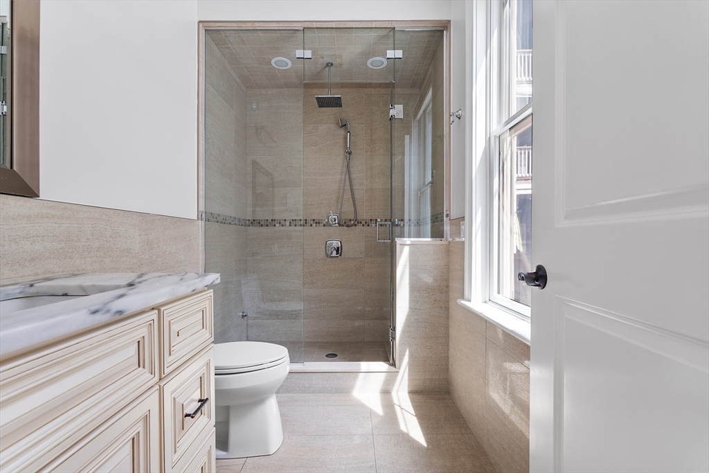 615 E 6th St # 1, Boston Unit: 1