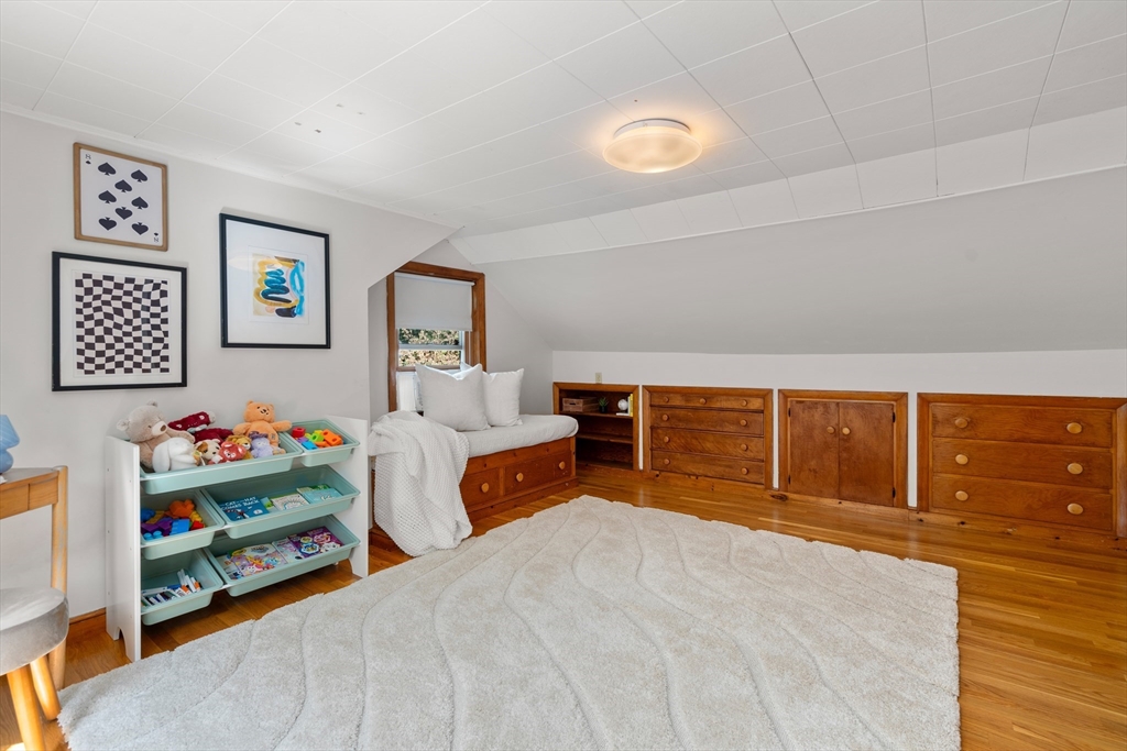 143 Howe St
