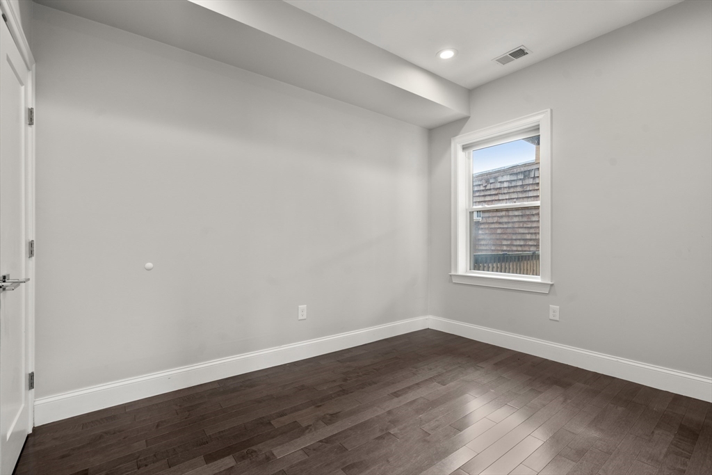 301 Saratoga St # 2
