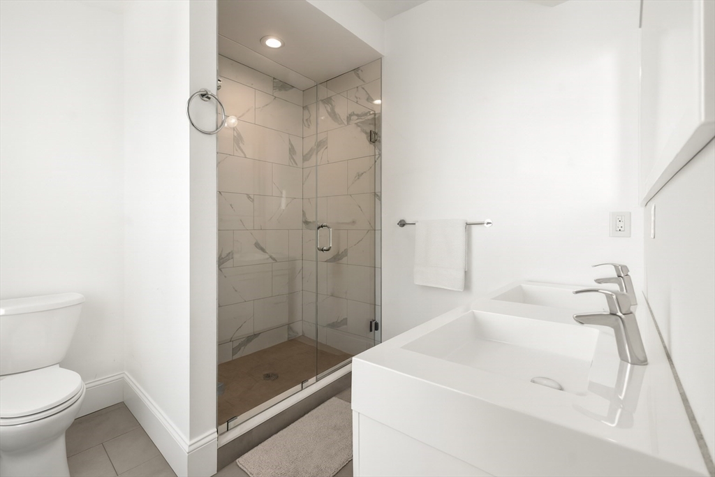 301 Saratoga St # 2