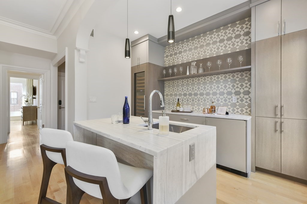 128 Pembroke St # 3 Unit: 2-3