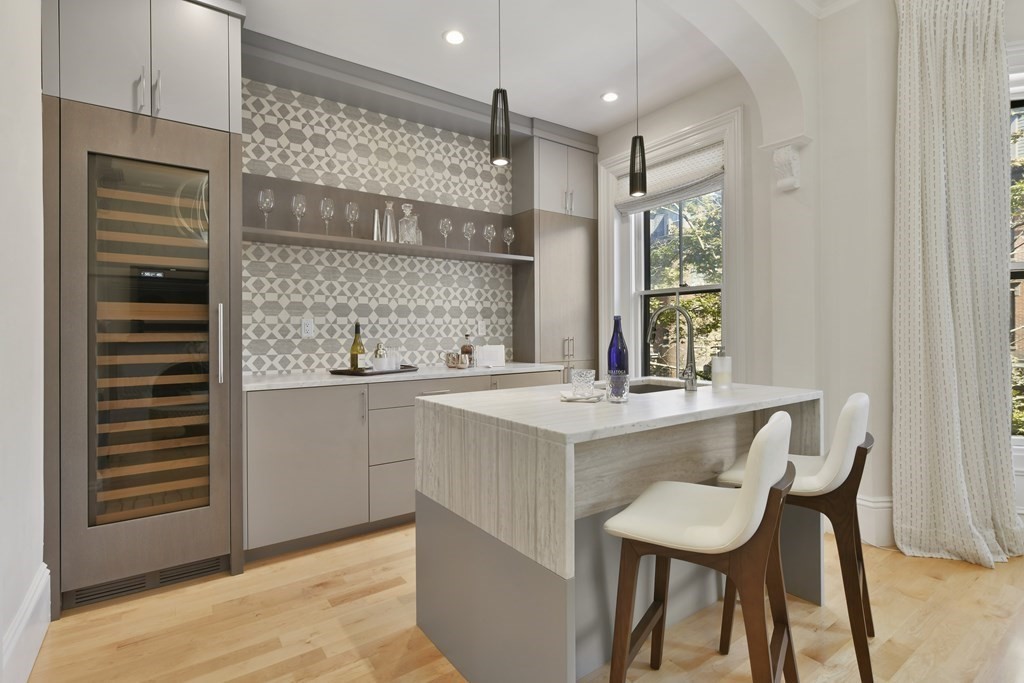 128 Pembroke St # 3 Unit: 2-3