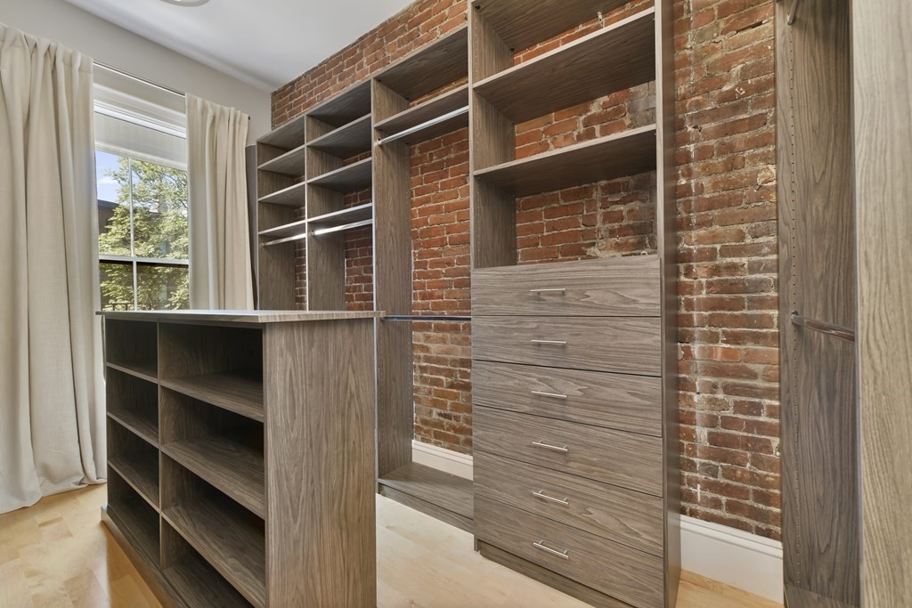 128 Pembroke St # 3 Unit: 2-3