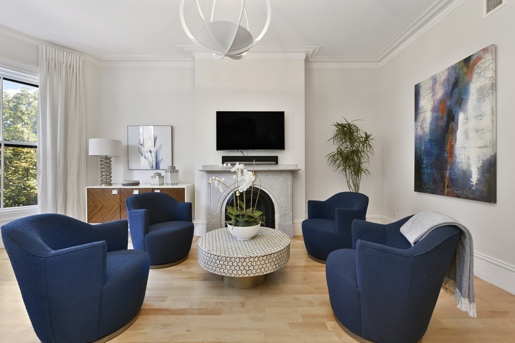 128 Pembroke St # 3 Unit: 2-3