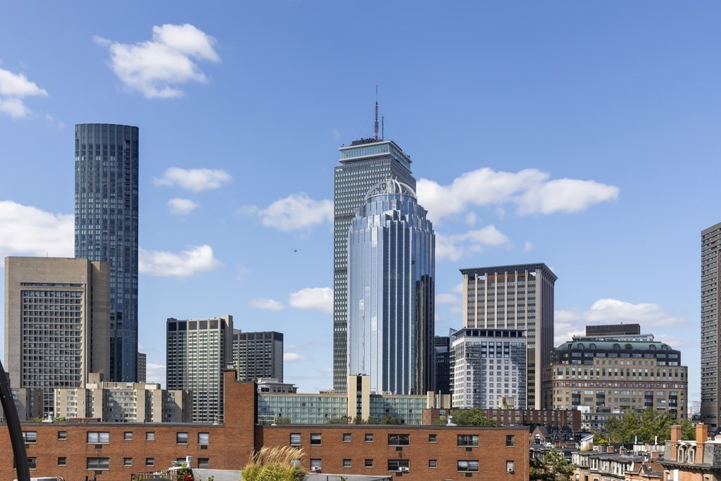 128 Pembroke St # 3 Unit: 2-3