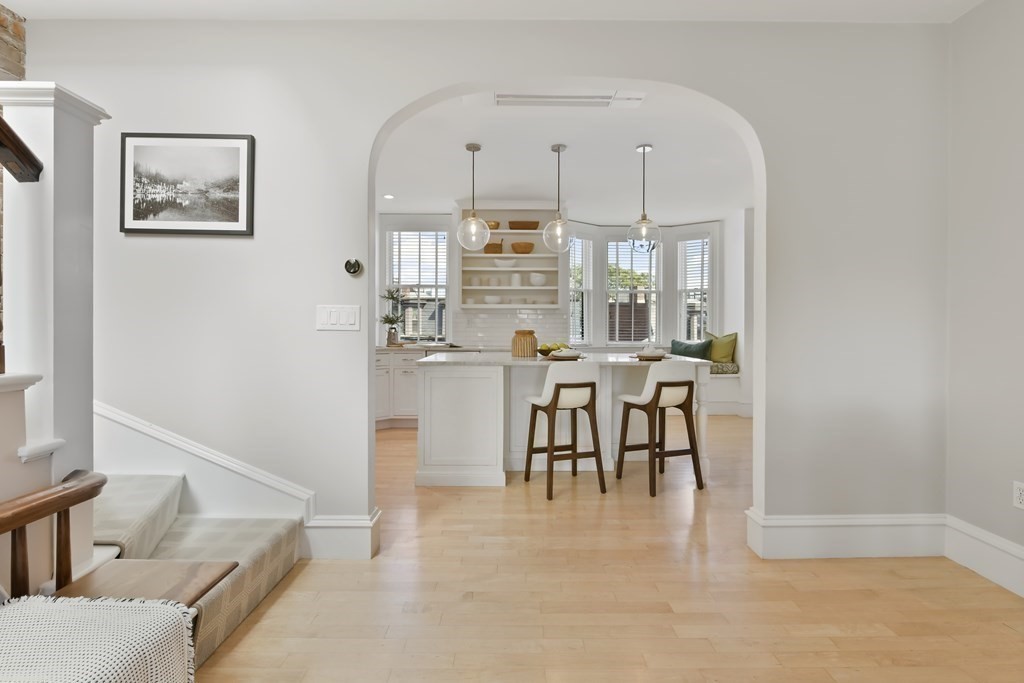 128 Pembroke St # 3 Unit: 2-3