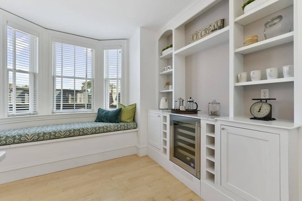 128 Pembroke St # 3 Unit: 2-3