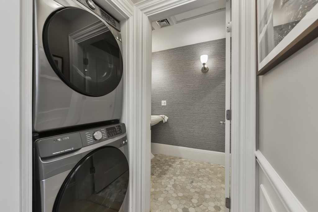 128 Pembroke St # 3 Unit: 2-3