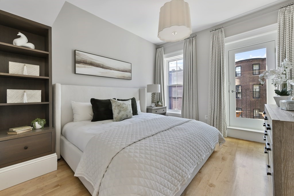 128 Pembroke St # 3 Unit: 2-3