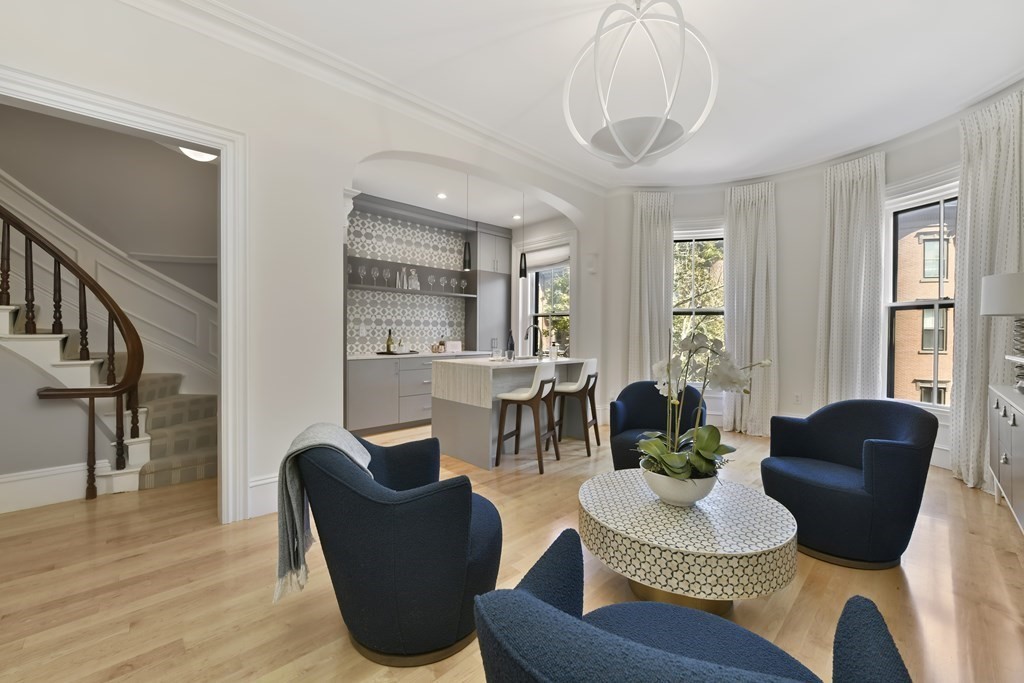 128 Pembroke St # 3 Unit: 2-3