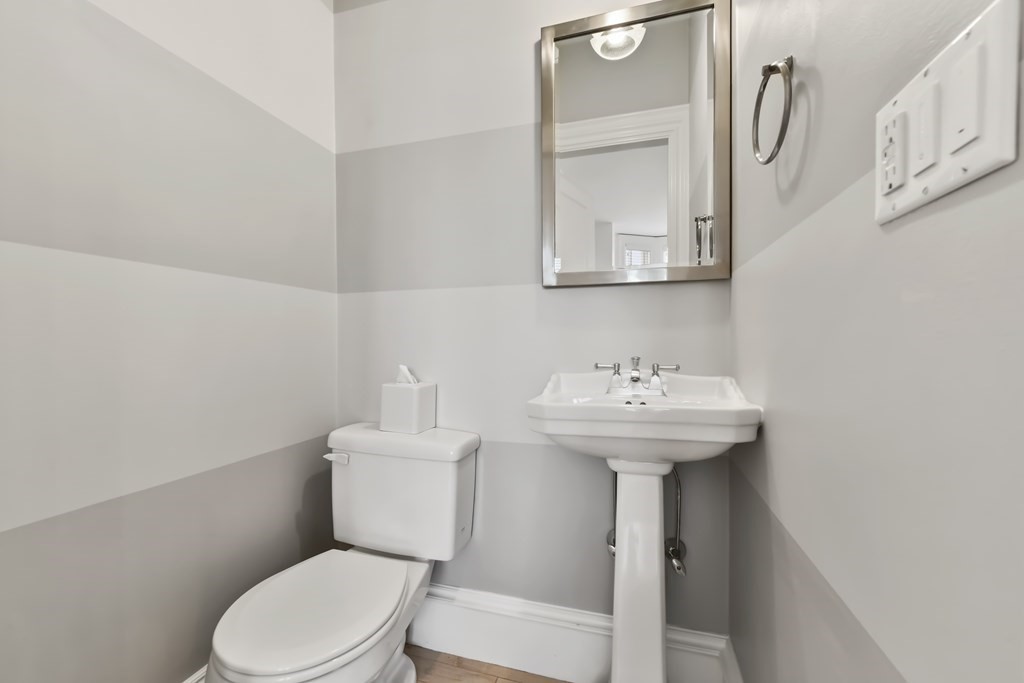 128 Pembroke St # 3 Unit: 2-3