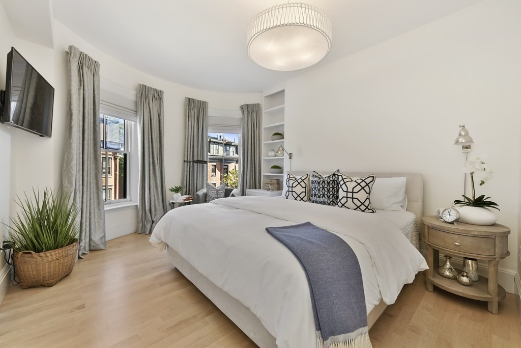 128 Pembroke St # 3 Unit: 2-3