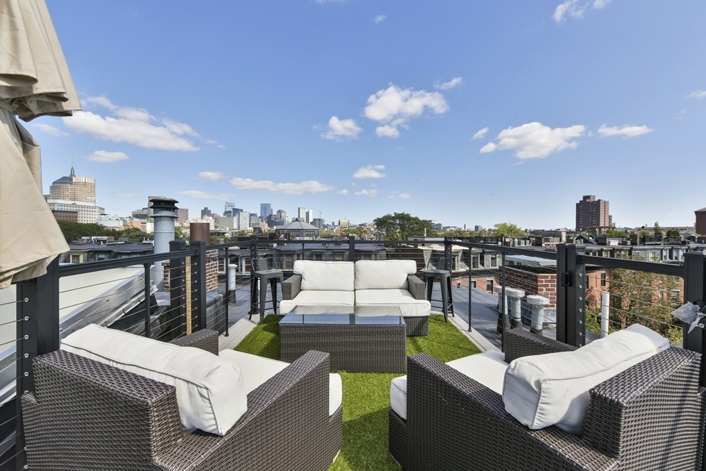 128 Pembroke St # 3 Unit: 2-3