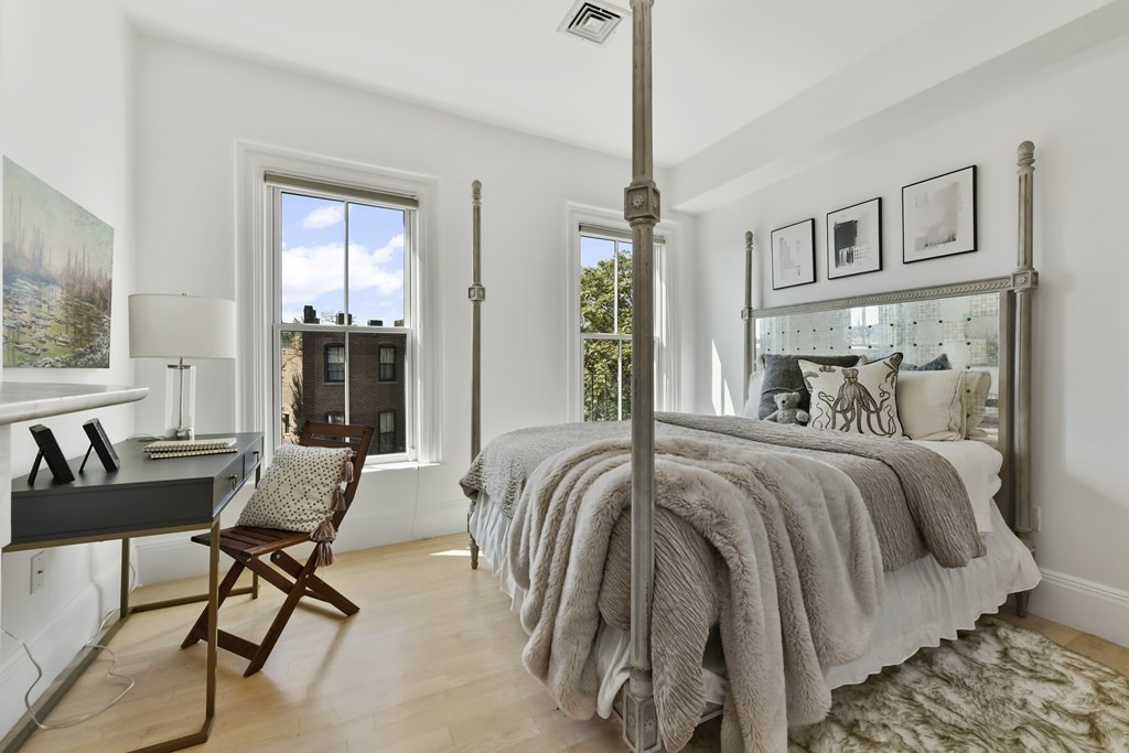 128 Pembroke St # 3 Unit: 2-3