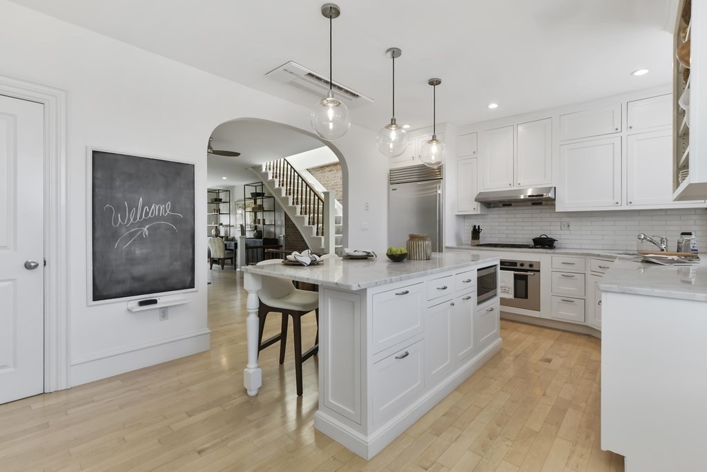 128 Pembroke St # 3 Unit: 2-3