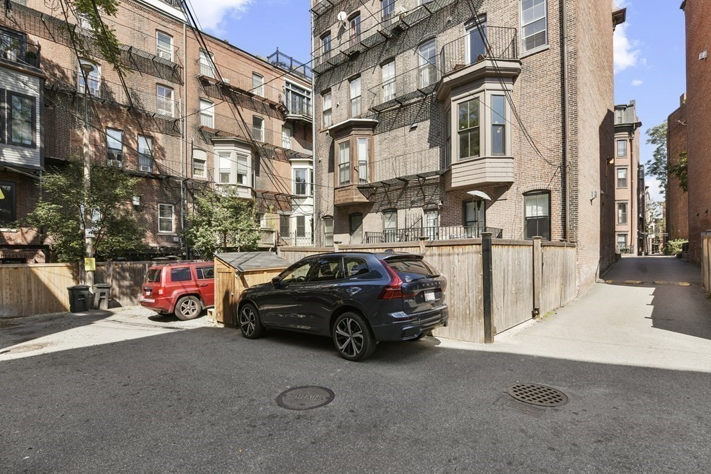 128 Pembroke St # 3 Unit: 2-3
