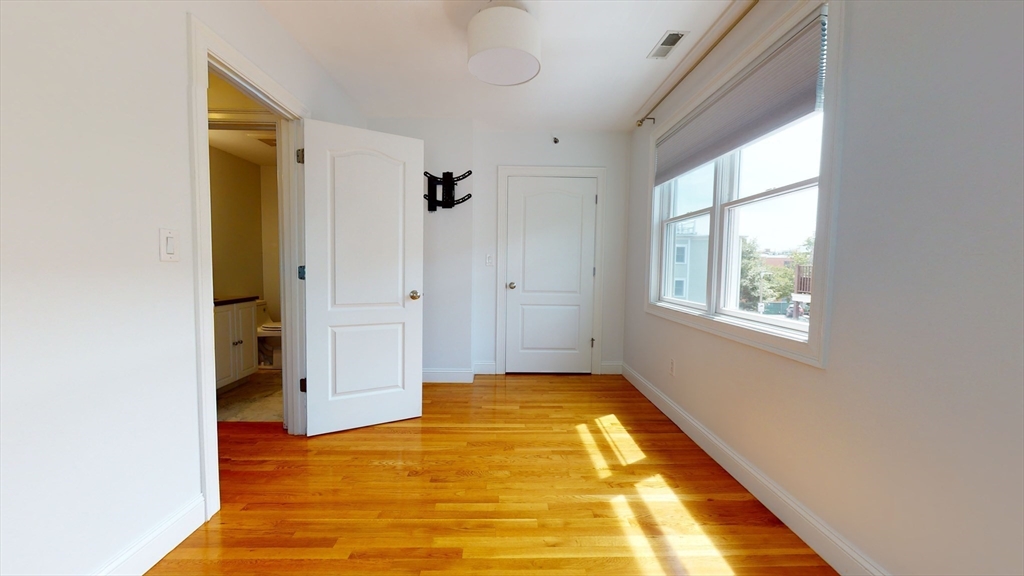 99 Bolton St Unit: TH