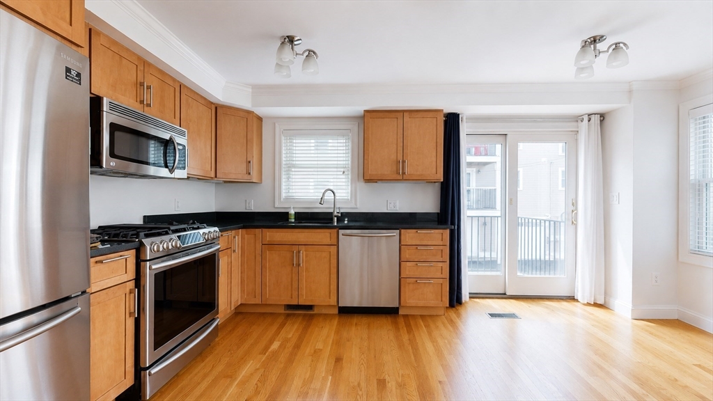 99 Bolton St Unit: TH