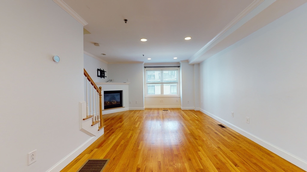 99 Bolton St Unit: TH