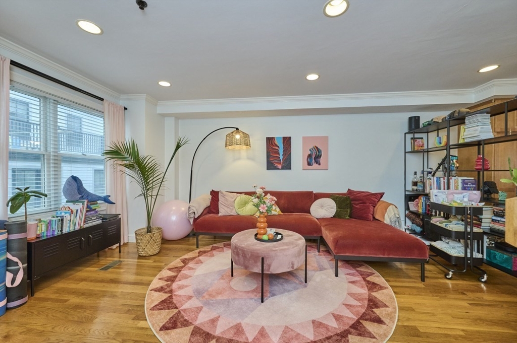 99 Bolton St Unit: TH