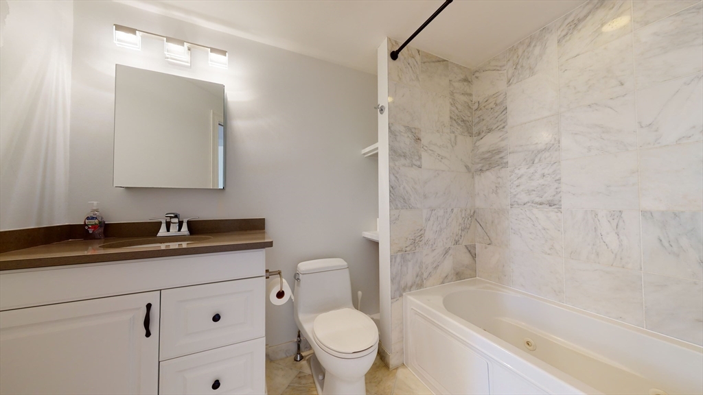 99 Bolton St Unit: TH