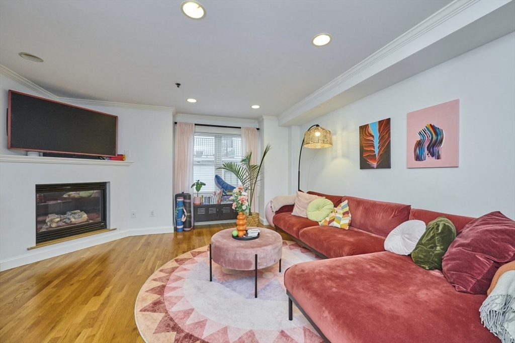 99 Bolton St Unit: TH