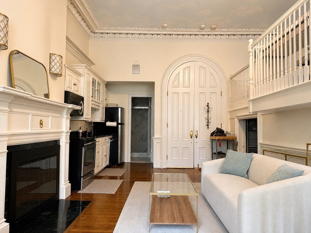 105 Beacon St # 4