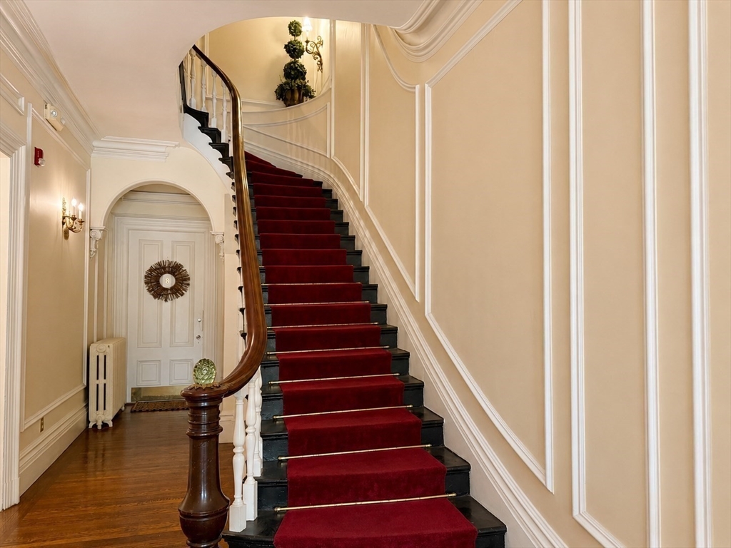 105 Beacon St # 4