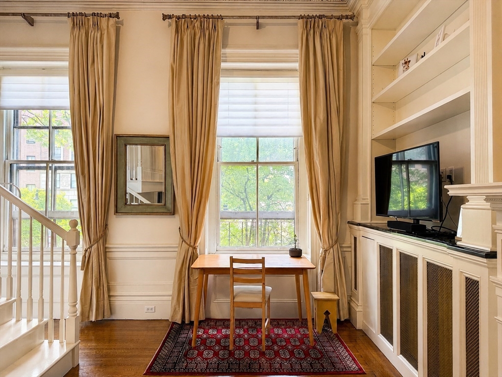 105 Beacon St # 4