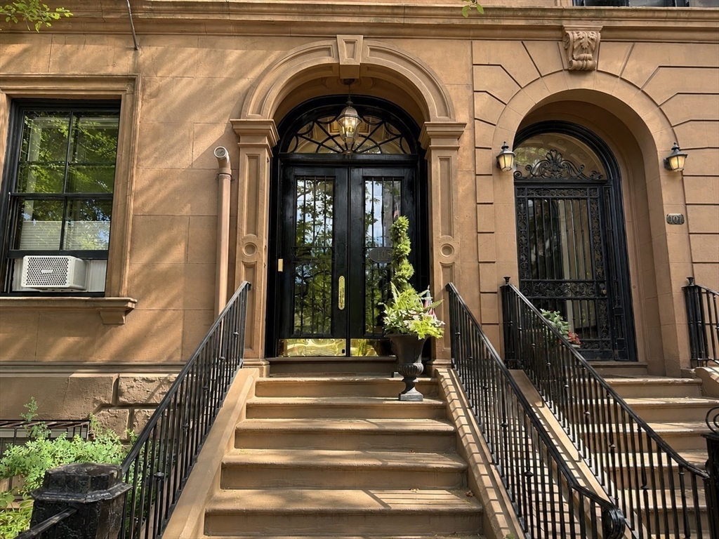 105 Beacon St # 4