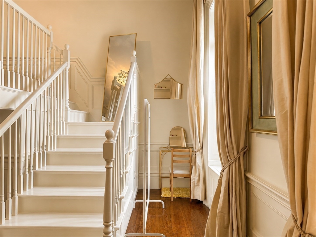 105 Beacon St # 4