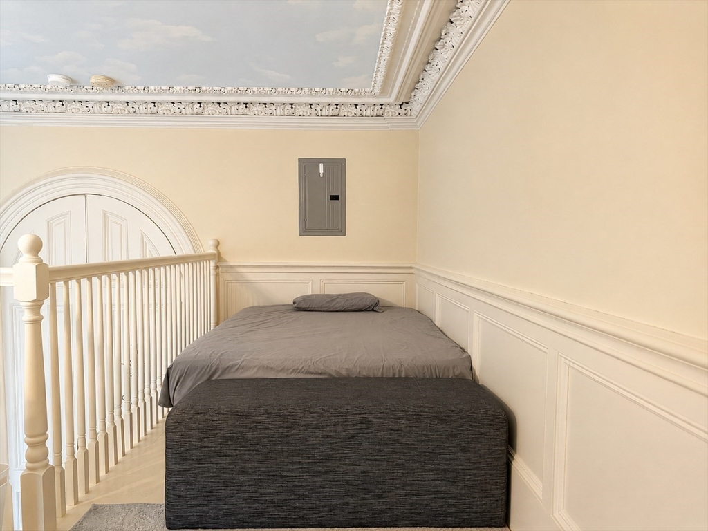105 Beacon St # 4