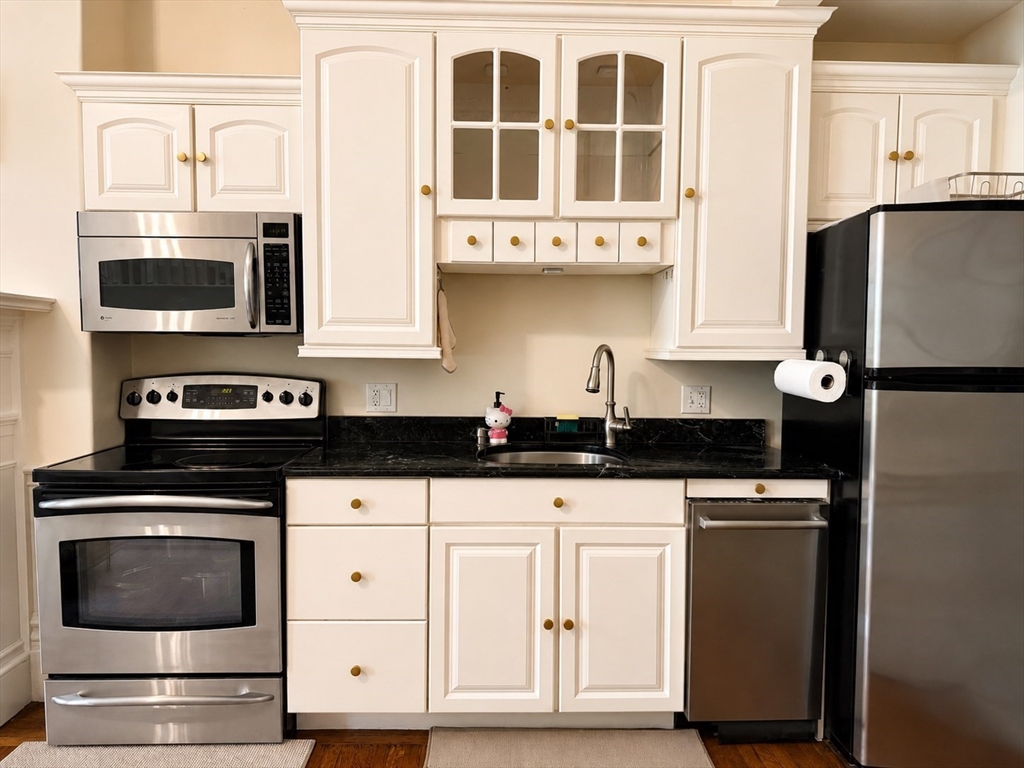 105 Beacon St # 4