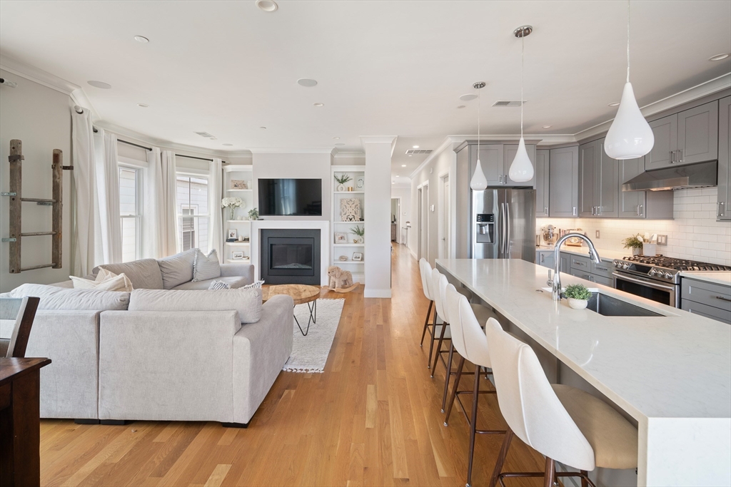 854 E Broadway St # 3