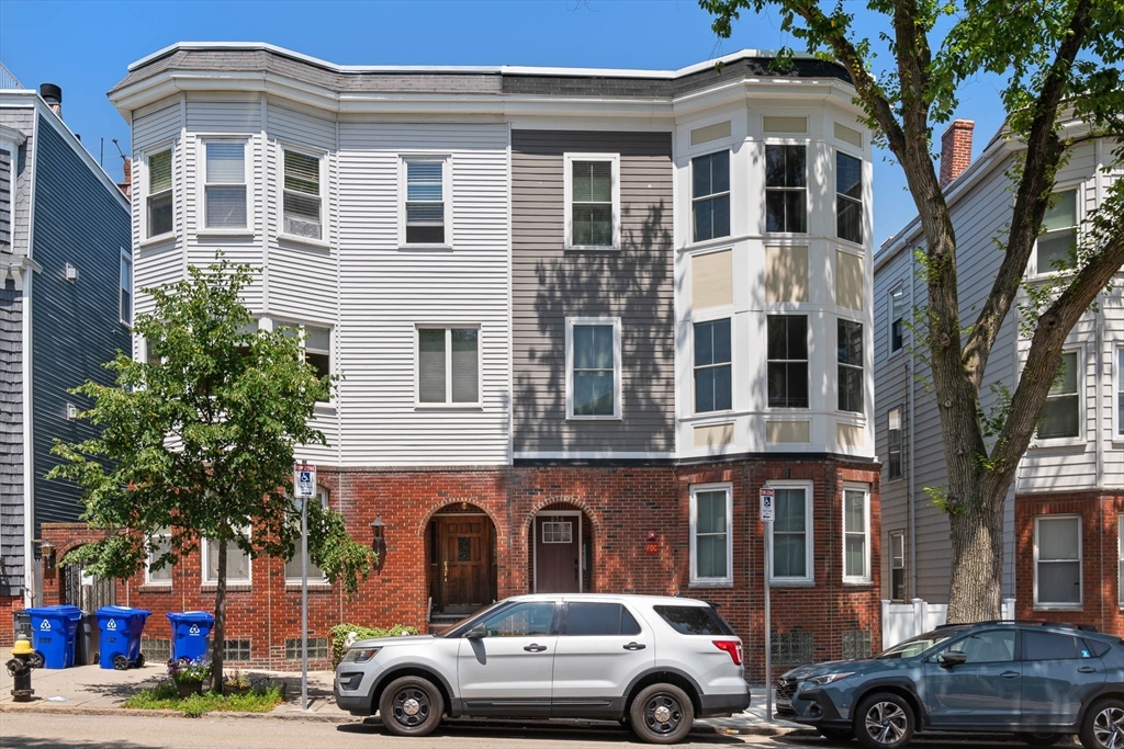 854 E Broadway St # 3