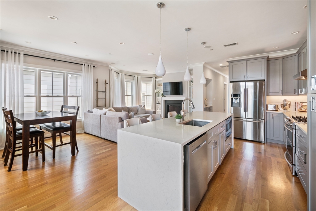 854 E Broadway St # 3