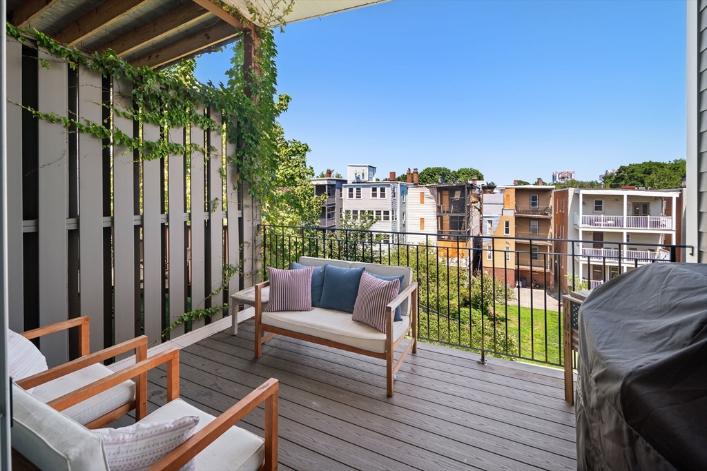 854 E Broadway St # 3