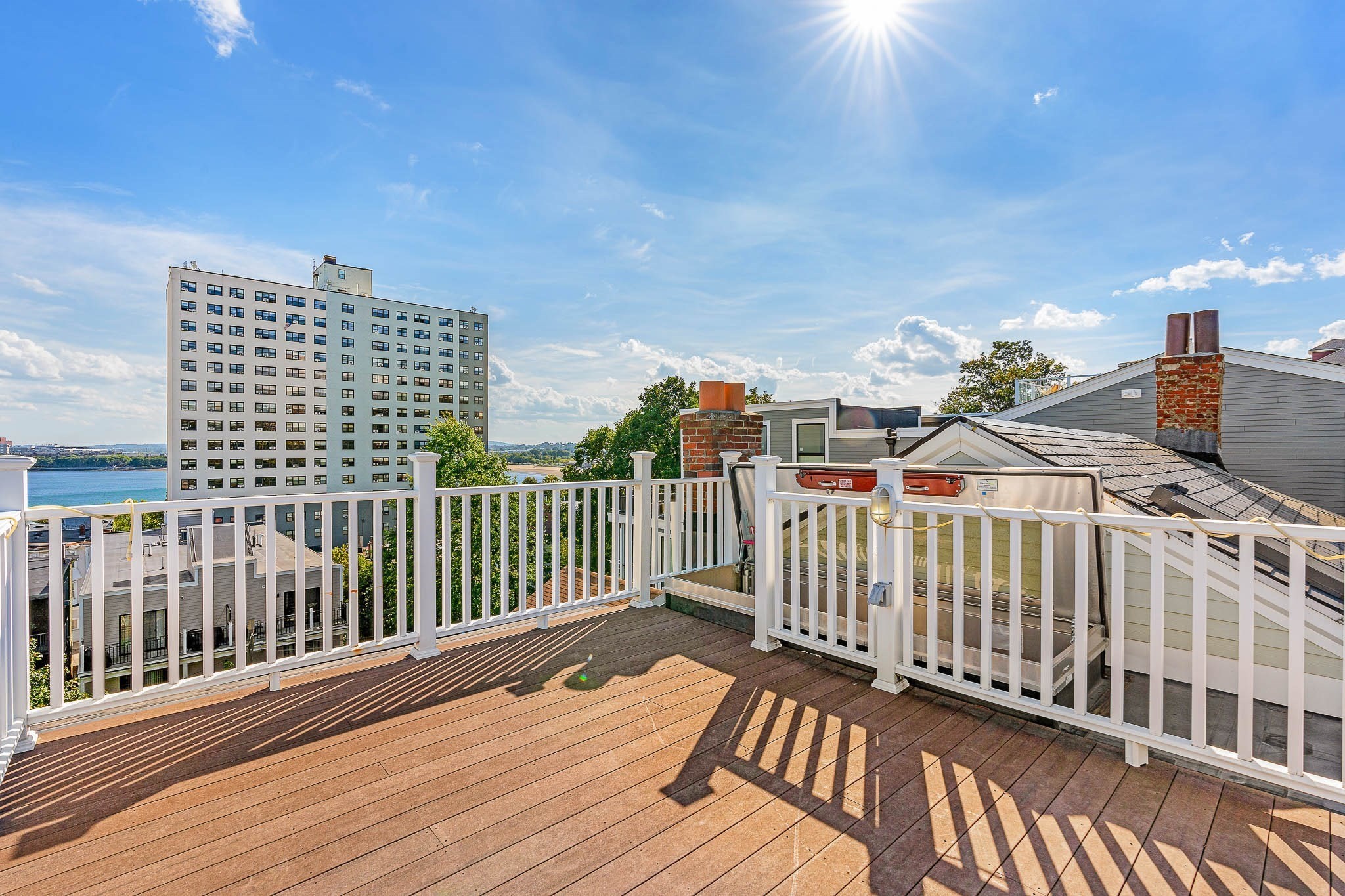 413 E 7th St # 2