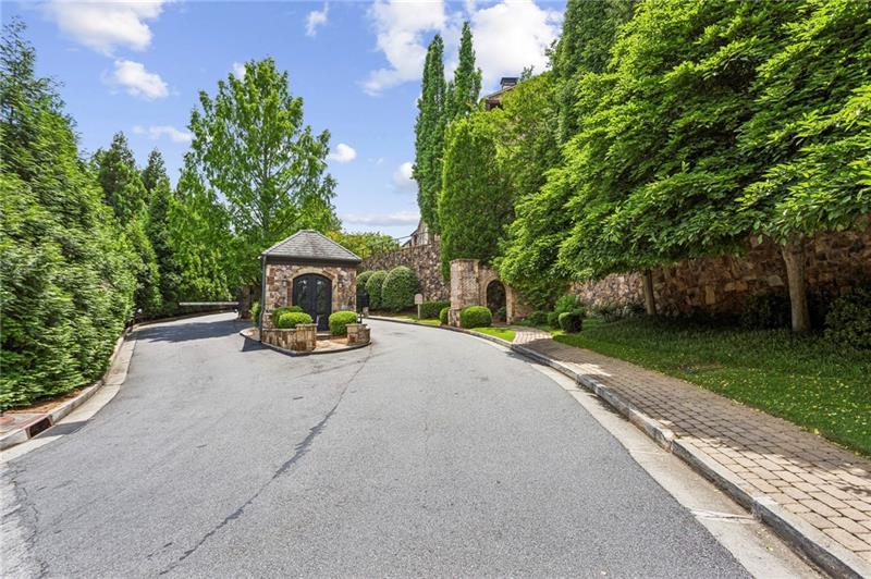 2775 Paces Lookout Lane SE