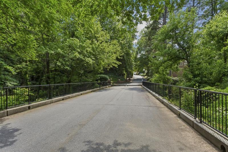 4223 Wieuca Overlook NE