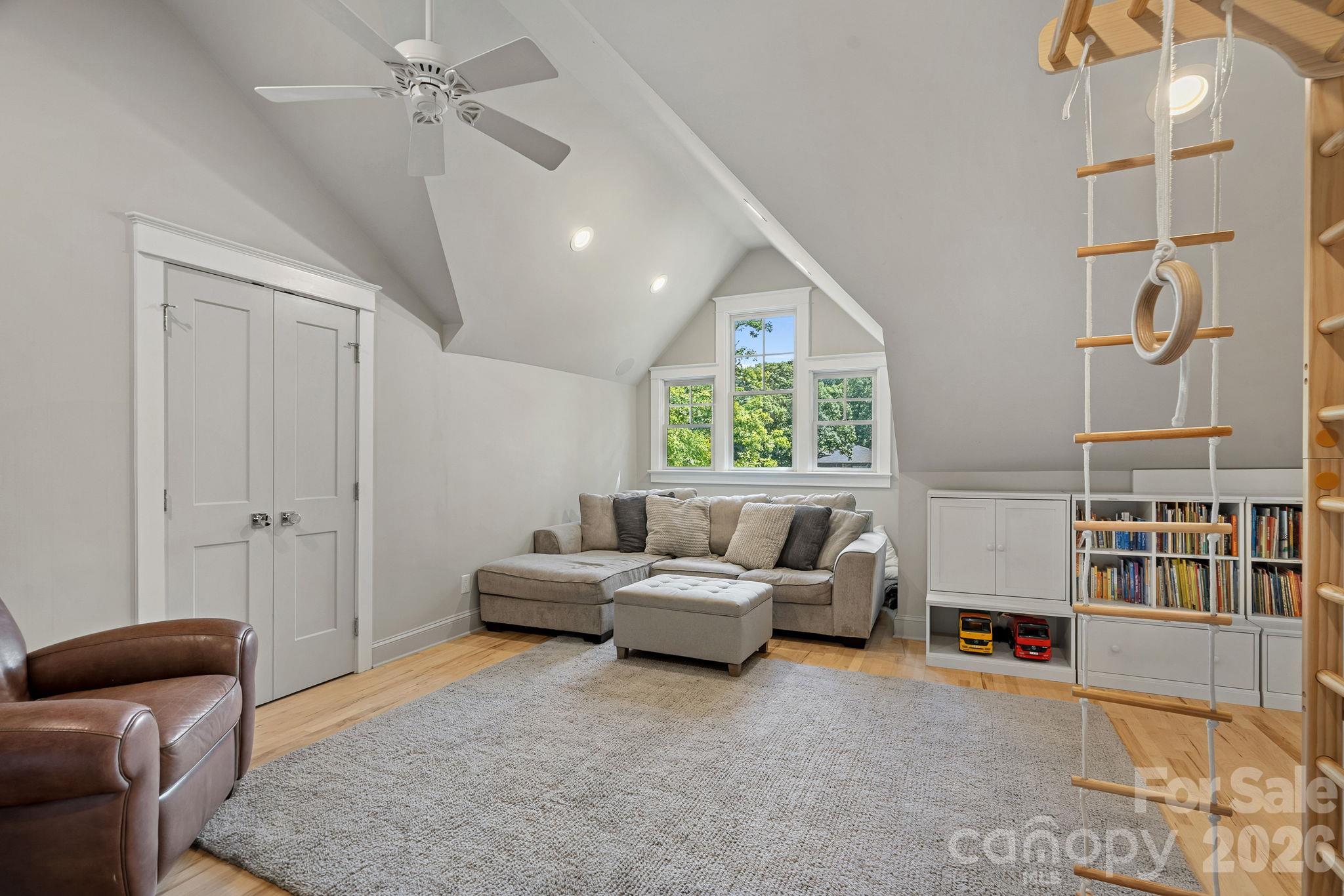 19610 Weavers Circle