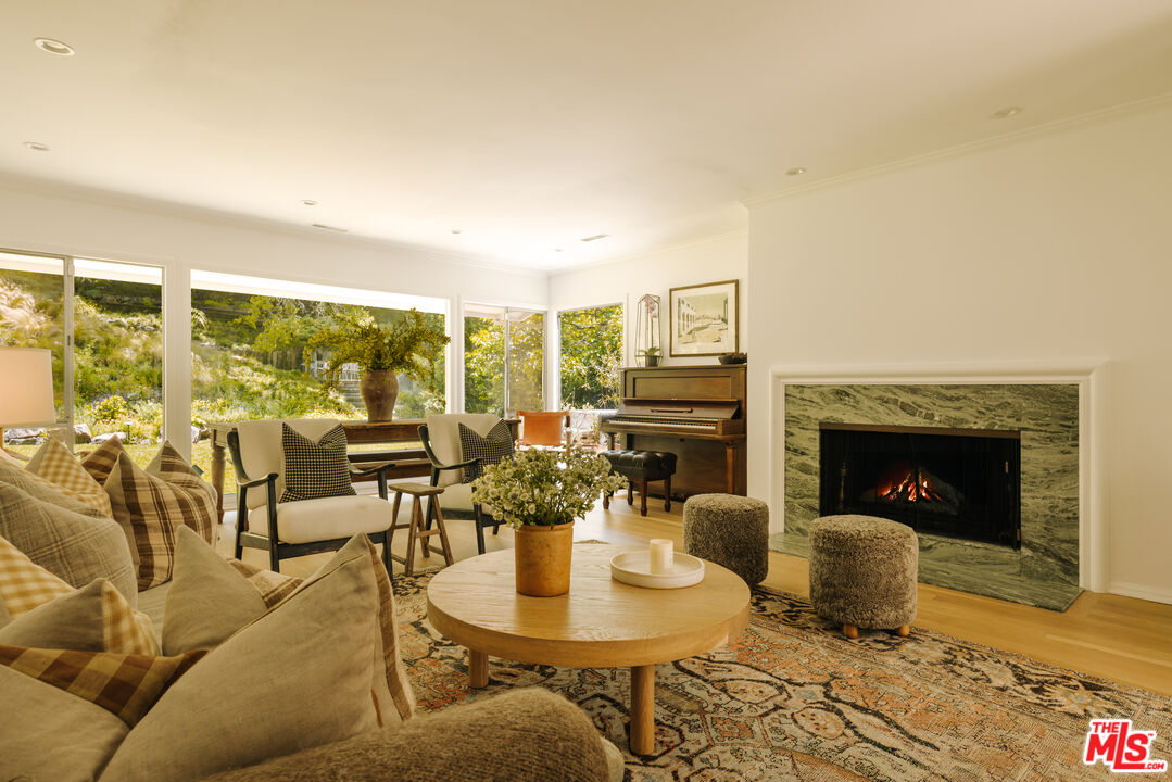 2610 Mandeville Canyon Rd