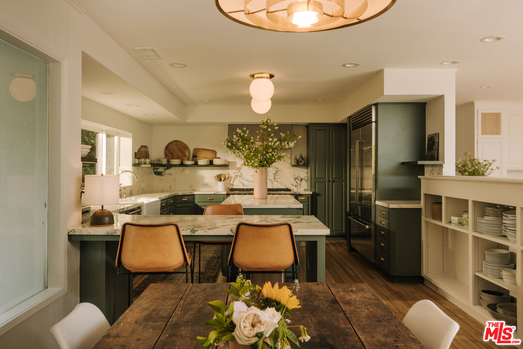 2610 Mandeville Canyon Rd