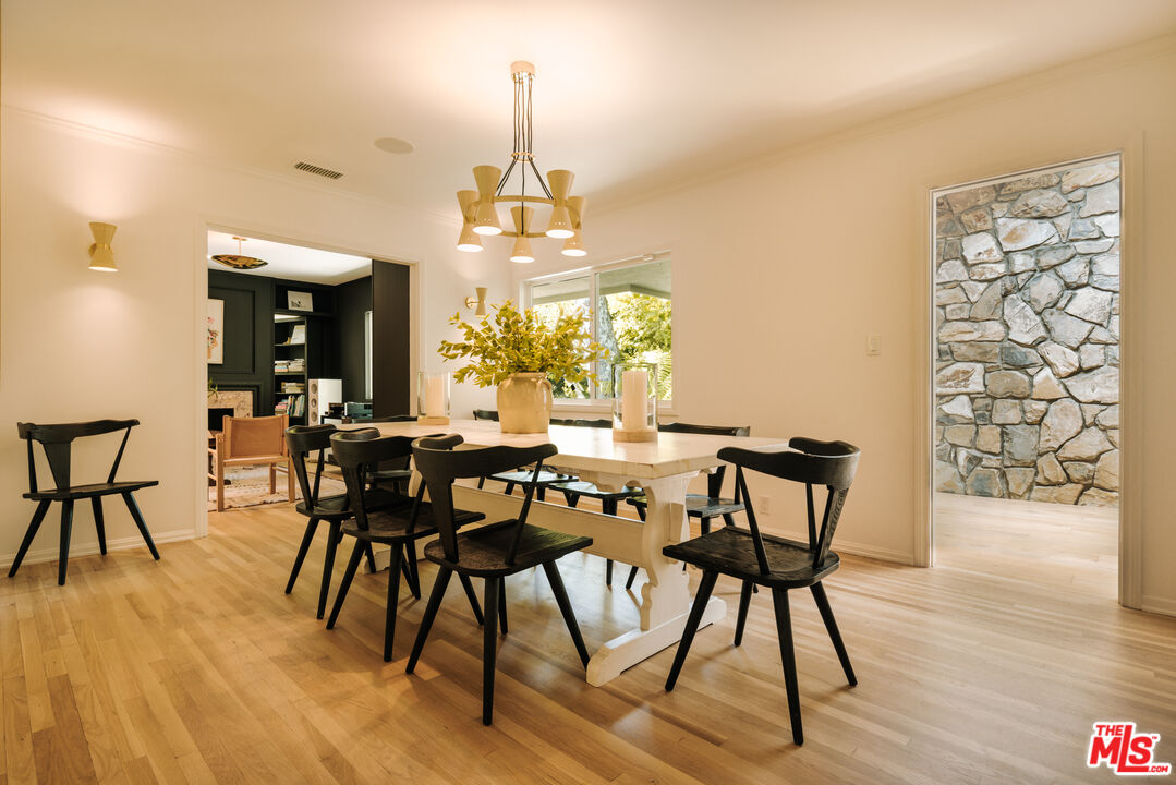 2610 Mandeville Canyon Rd