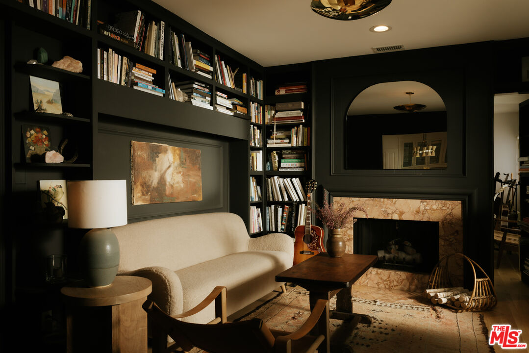 2610 Mandeville Canyon Rd