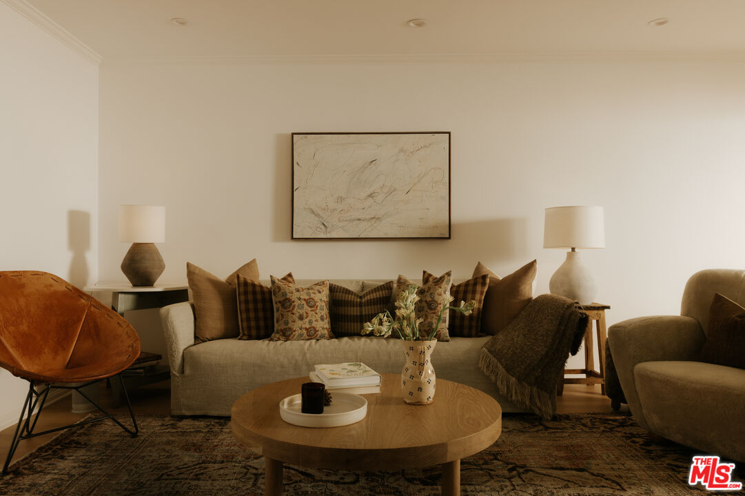 2610 Mandeville Canyon Rd