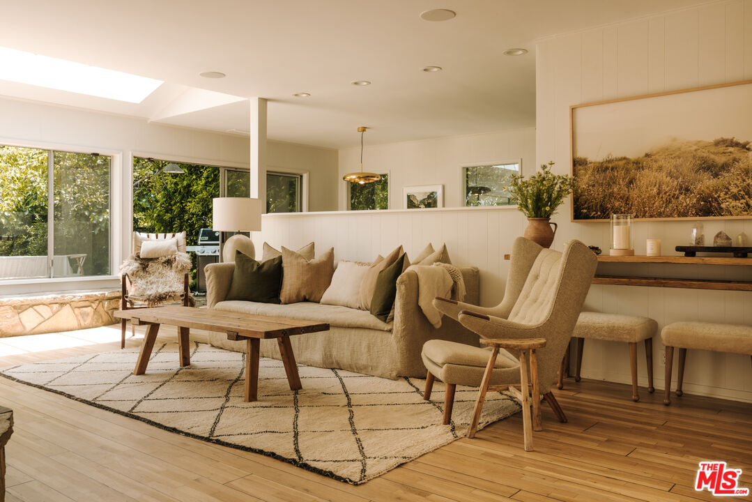 2610 Mandeville Canyon Rd