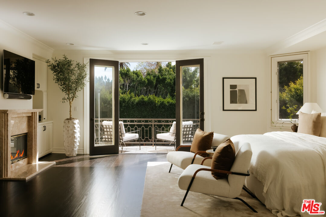 1202 San Vicente Blvd