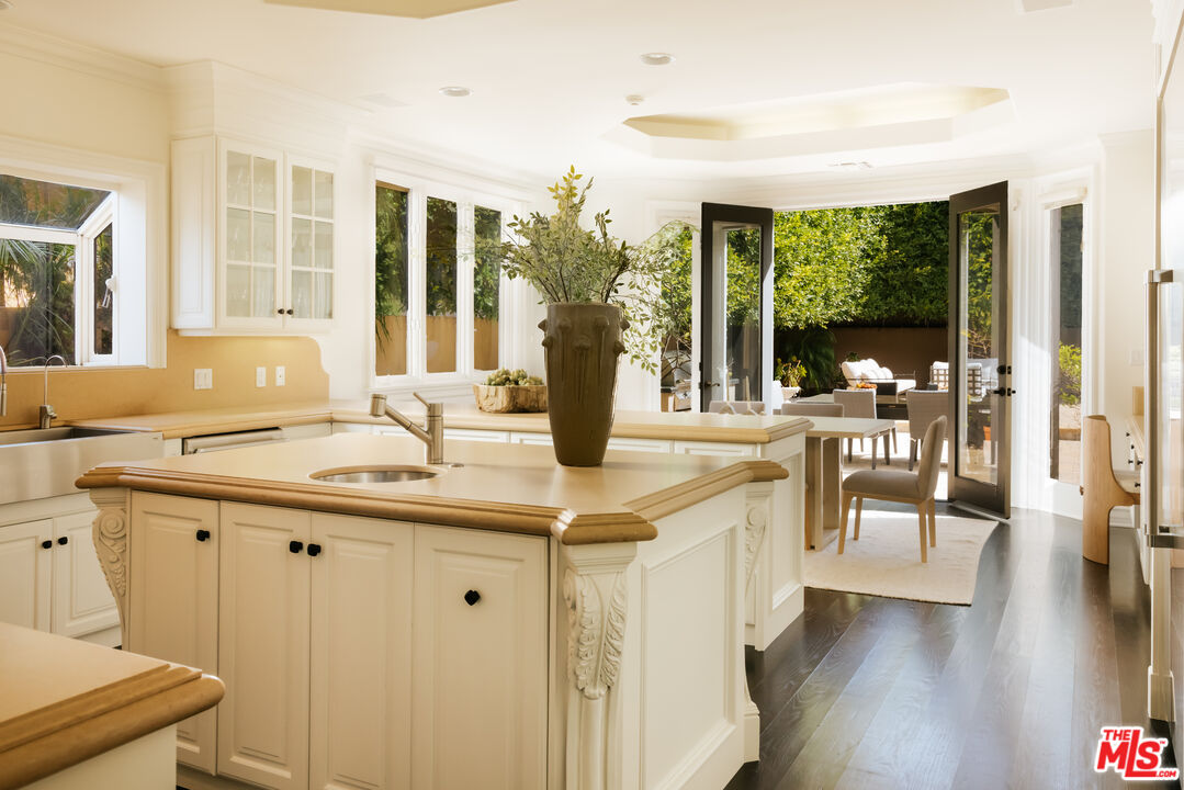 1202 San Vicente Blvd