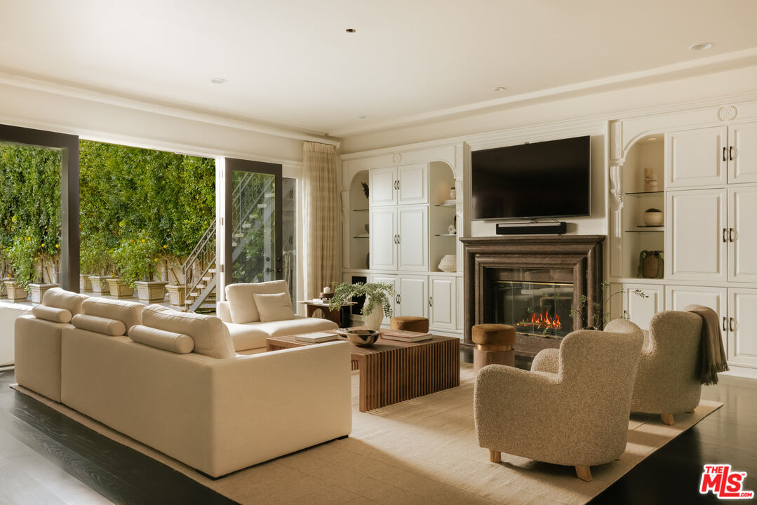 1202 San Vicente Blvd